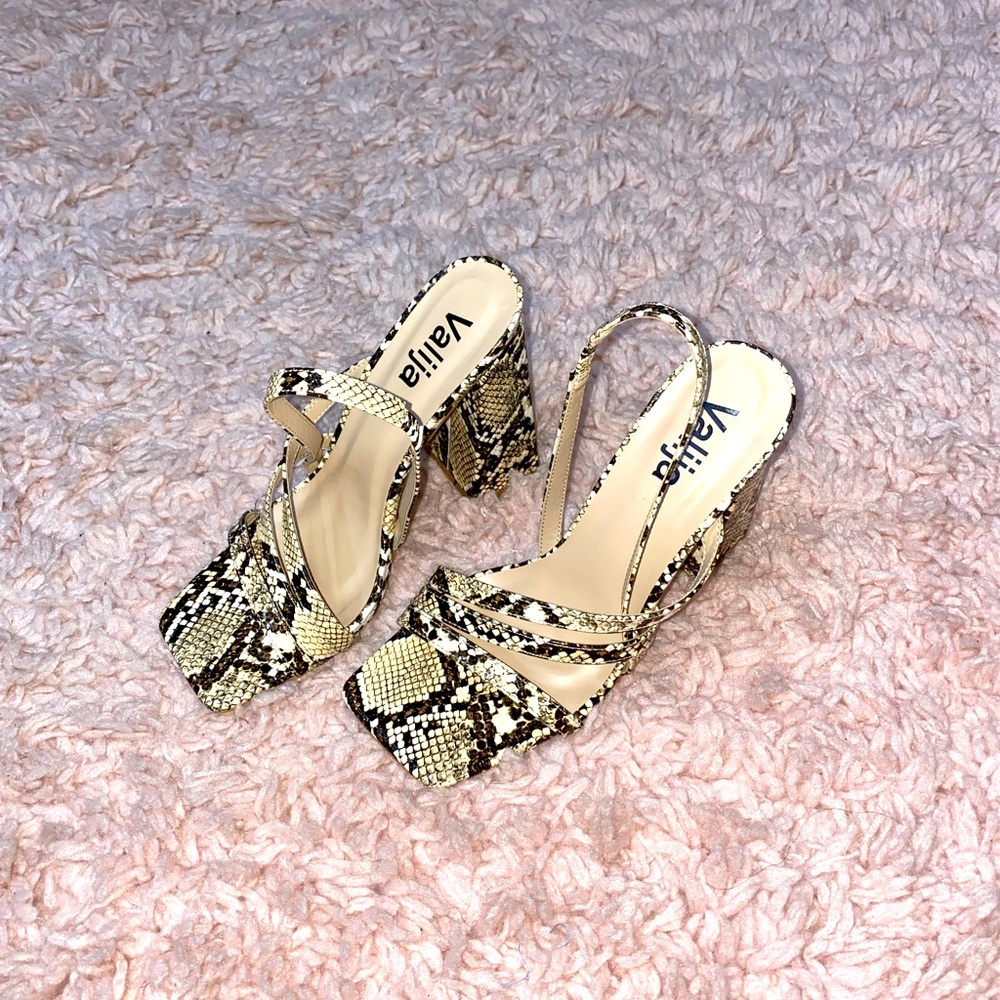 Valija Snake Print Heels